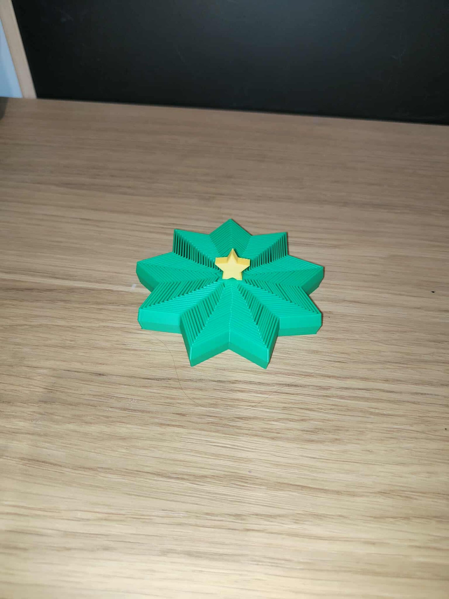 Expanding Christmas Tree Fidget